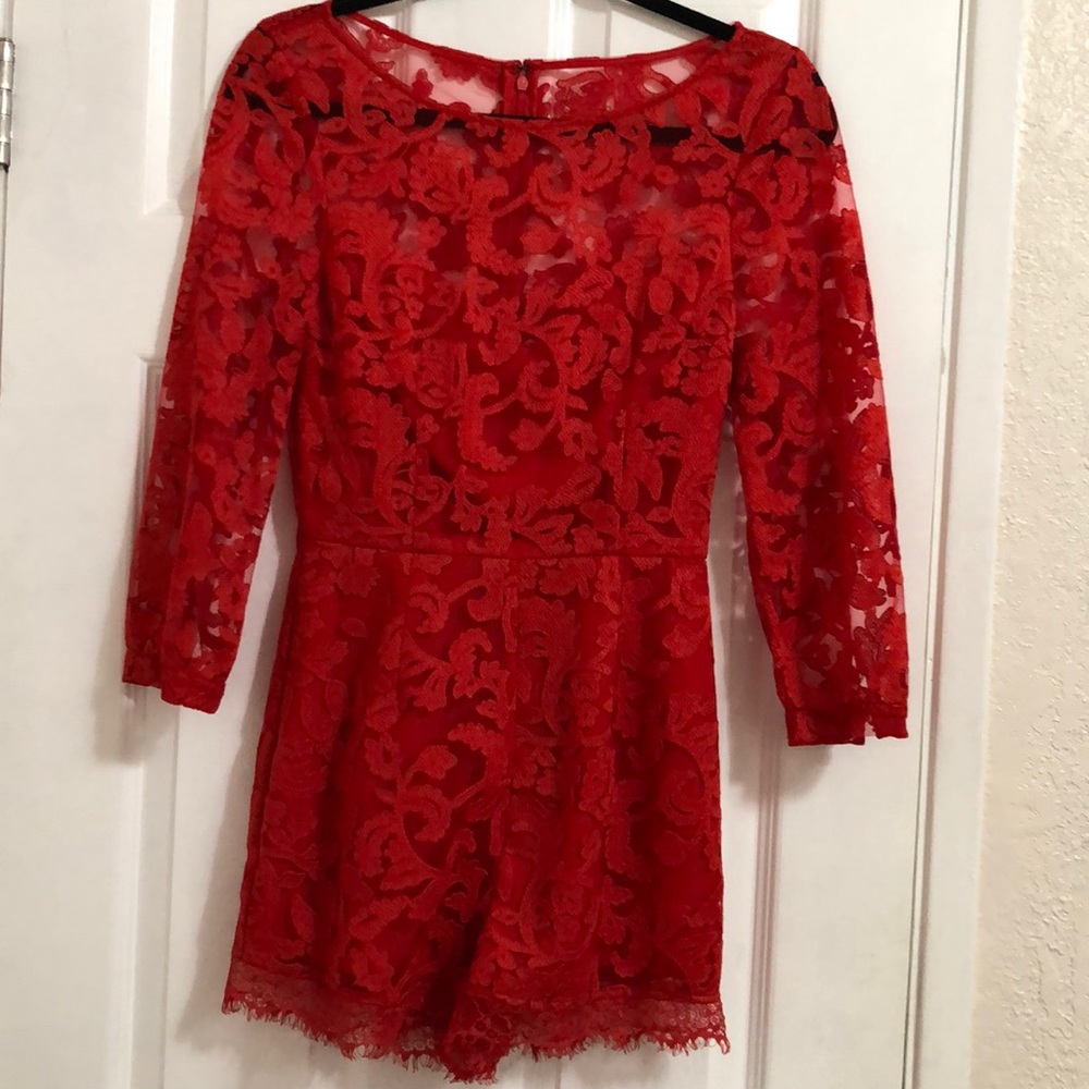 ♥️BB Dakota RSVP Lace Romper♥️